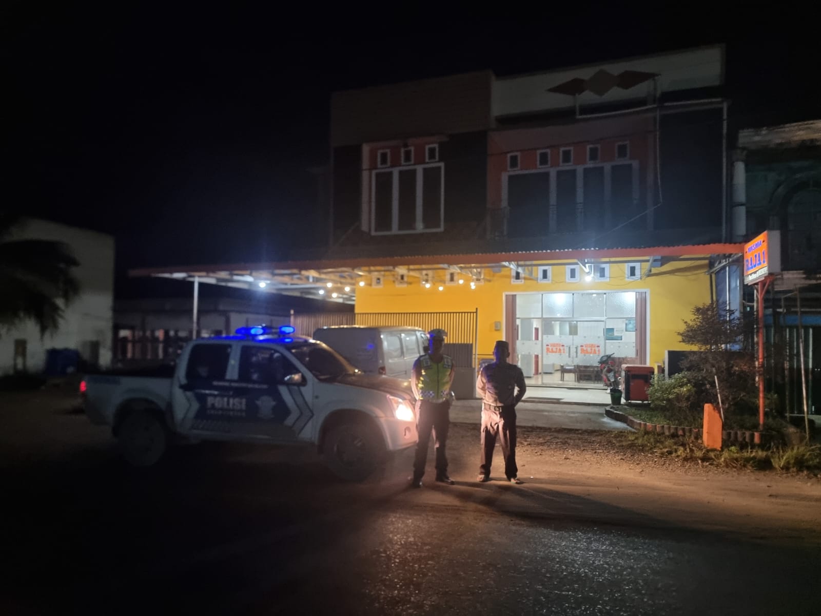 KOMPOL TEGUH WIYONO Pimpin Subuh Keliling dan Blue Light Patrol Subuh untuk Penguatan Harkamtibmas d